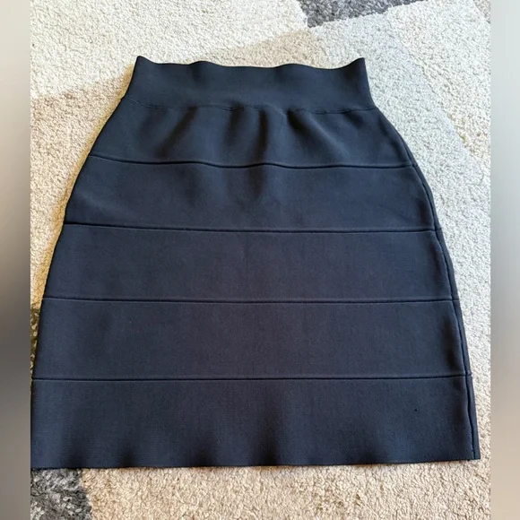 BCBGMaxAzria Black Pencil Skirt Bandage Stretchy Knit Large - Picture 1 of 6